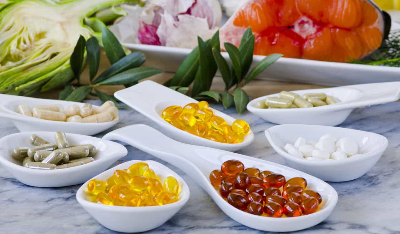 Variety of dietary supplements, including capsules of Garlic