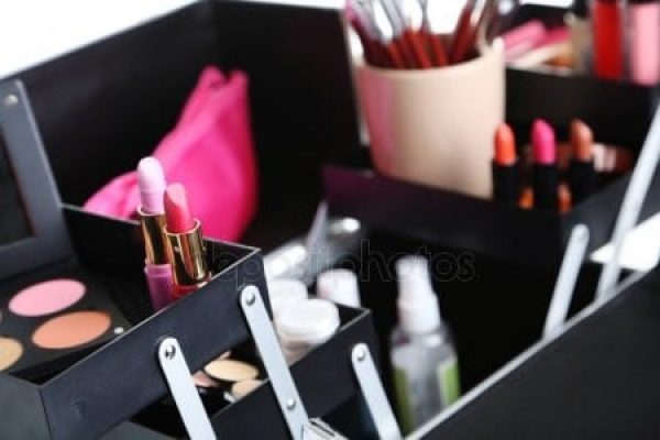 pick the right make up set for your style and be unique