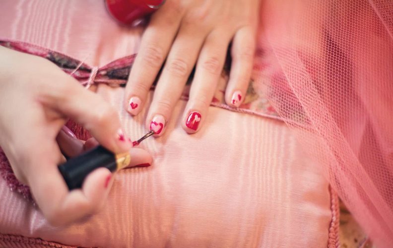 we reviewed the best christmas nail art kits
